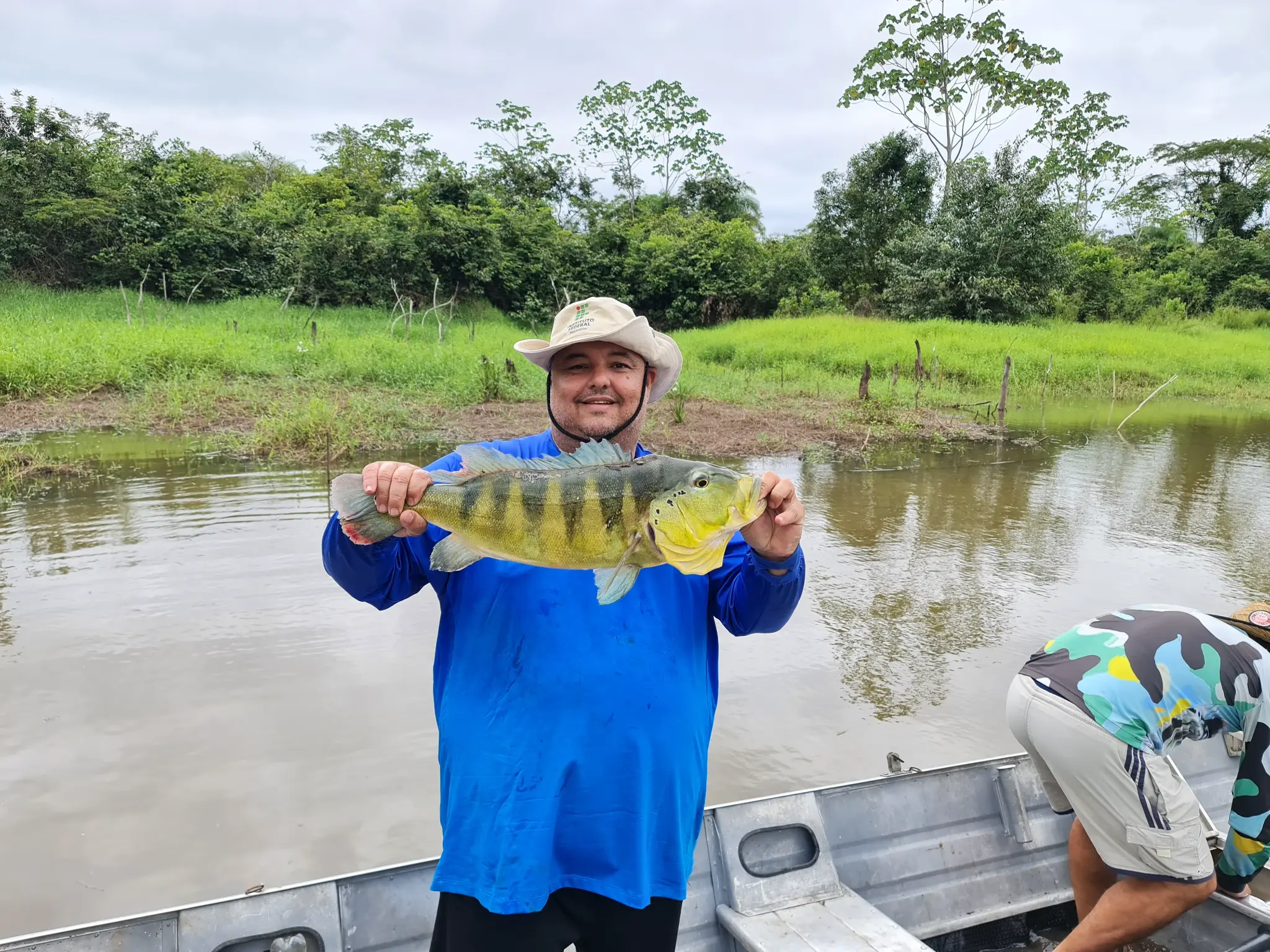 Prof. Hebert Lima Batista em pescaria esportiva no Tocantins